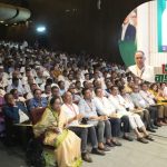 বিসিসি প্রশাসক শিরীনের প্রশংসায় প্রধানমন্ত্রী তারেক রহমান নিজস্ব প্রতিবেদক ।।  পরিষ্কার পরিচ্ছন্নতা ও জনবান্ধব কার্যক্রমে নিজেকে ব্যস্ত রাখায় বরিশাল সিটি কর্পোরেশনের প্রশাসক ও বিভাগীয় সাংগঠনিক সম্পাদক বিলকিস জাহান শিরিনকে ধন্যবাদ জানিয়েছেন বিএনপি চেয়ারম্যান ও প্রধানমন্ত্রী তারেক রহমান। শনিবার (৯ মে) রাজধানীর ফার্মগেটে কৃষিবিদ ইনস্টিটিউশন এ সারাদেশের বিএনপি, যুবদল, স্বেচ্ছাসেবক দল ও ছাত্রদলের সভাপতি / সম্পাদকবৃন্দের সাথে মতবিনিময় সভায় প্রধানমন্ত্রী ও বিএনপি চেয়ারম্যান তারেক রহমান তার বক্তব্যের প্রসঙ্গক্রমে বরিশাল সিটির প্রশাসকের বিষয়টি তুলে ধরে সকলকে জনগণের কল্যাণে কাজ করার জন্য নির্দেশনা প্রদান করেন। শনিবার দিনব্যাপী চলা এই মতবিনিময় সভায় সারা দেশের বিএনপির সকল ইউনিটের সভাপতি ও সম্পাদক কিংবা আহবায়ক ও সদস্য সচিব এবং যুবদল, ছাত্রদল ও স্বেচ্ছাসেবক দলের সভাপতি / আহবায়ক ও সাধারণ সম্পাদক এবং বিশেষ ক্ষেত্রে সিনিয়র যুগ্ন আহবায়করা উপস্থিত ছিলেন। বরিশাল থেকে বিএনপির বিভাগীয় সাংগঠনিক সম্পাদক ও বরিশাল সিটির প্রশাসক বিলকিস জাহান শিরিন, সহ সাংগঠনিক সম্পাদক ও জেলা পরিষদ চেয়ারম্যান আকন কুদ্দুসুর রহমানসহ বরিশাল জেলা উত্তর ও দক্ষিণের আহ্বায়ক, সদস্য সচিব এবং মহানগর বিএনপির আহবায়ক ও সদস্য সচিব এবং যুবদল, ছাত্রদল এবং স্বেচ্ছাসেবক দলের নির্দিষ্ট প্রতিনিধিরা উপস্থিত ছিলেন।
