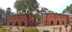 মাটি ফুঁড়ে জেগে ওঠা গৌরনদীর ‘আল্লাহর মসজিদ’, এখন রহস্যময়
