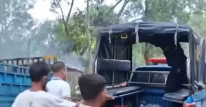 চোর সন্দেহে ৩ জনকে পিটিয়ে হত্যা, ট্রাকে আগুন